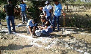 Miss Chiapas, Grecia Esparza dando el banderazo de inicio a la construcción del baño